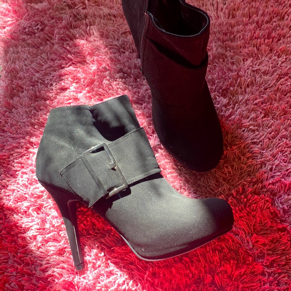 Black suede booties with heel